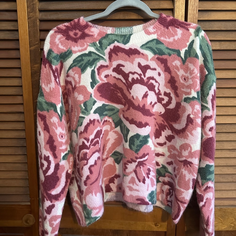 CeCe Floral Crew Neck Sweater in Pink and Green